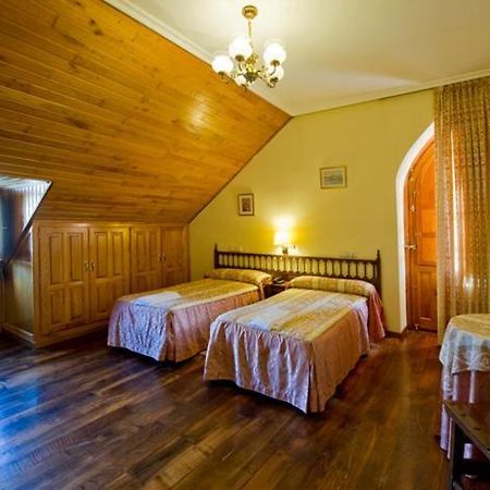 Hotel Restaurante La Casilla Cangas De Narcea Bagian luar foto