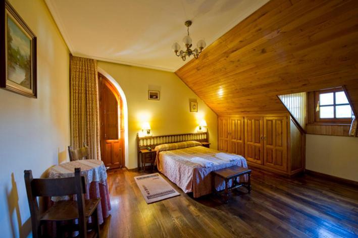 Hotel Restaurante La Casilla Cangas De Narcea Ruang foto