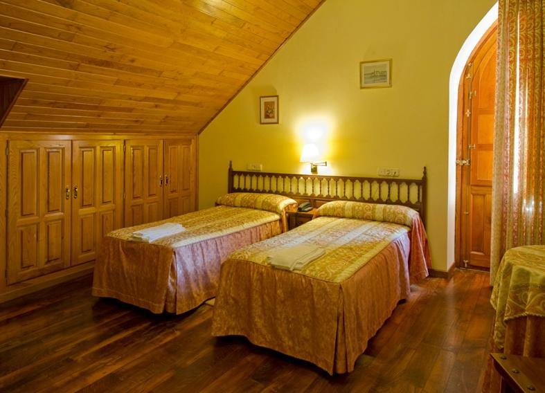 Hotel Restaurante La Casilla Cangas De Narcea Ruang foto