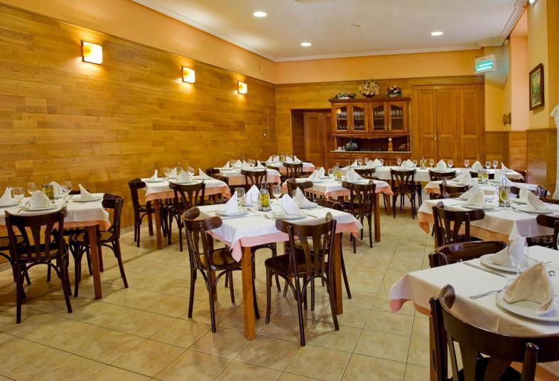 Hotel Restaurante La Casilla Cangas De Narcea Bagian luar foto