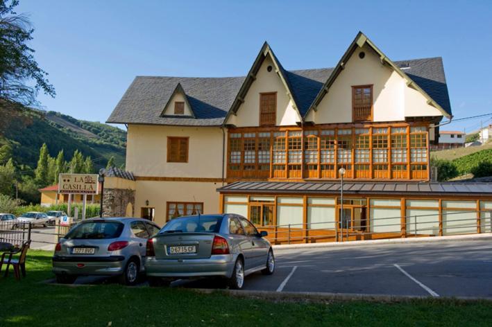 Hotel Restaurante La Casilla Cangas De Narcea Bagian luar foto