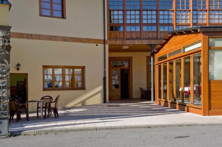 Hotel Restaurante La Casilla Cangas De Narcea Bagian luar foto