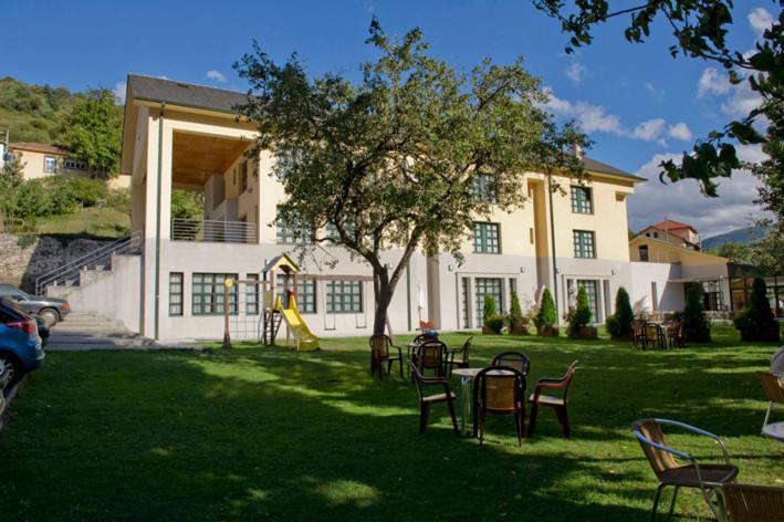 Hotel Restaurante La Casilla Cangas De Narcea Bagian luar foto