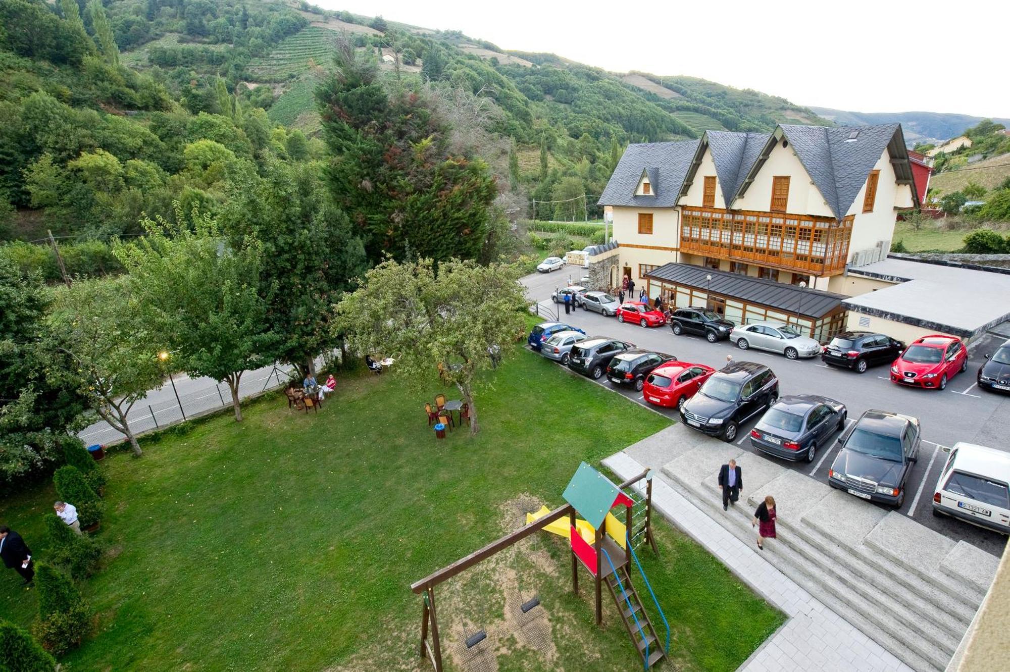 Hotel Restaurante La Casilla Cangas De Narcea Bagian luar foto
