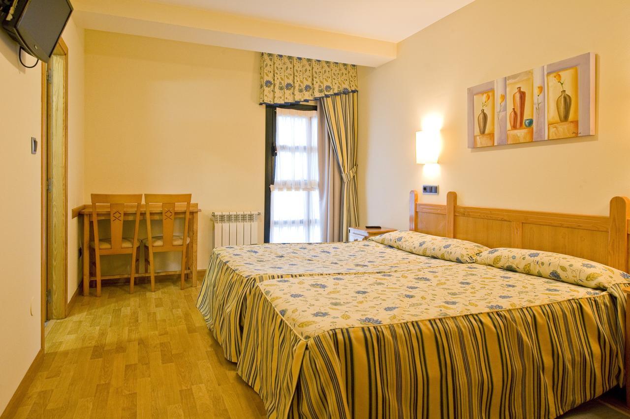 Hotel Restaurante La Casilla Cangas De Narcea Bagian luar foto
