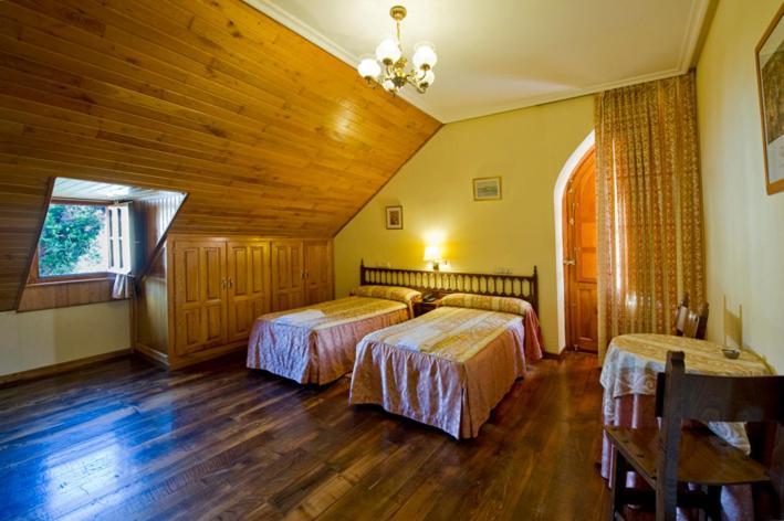 Hotel Restaurante La Casilla Cangas De Narcea Bagian luar foto